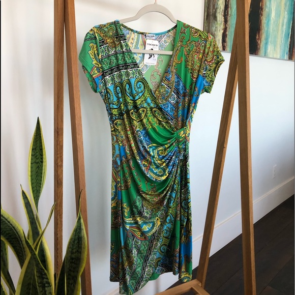 Fun and flattering dress! - Picture 1 of 3
